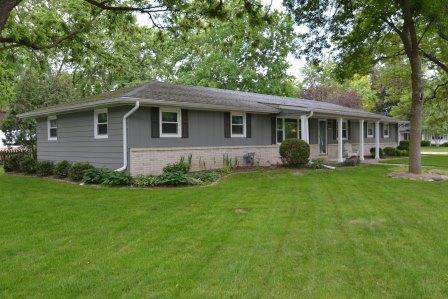 1011 Green Meadow, Oconomowoc, WI 53066