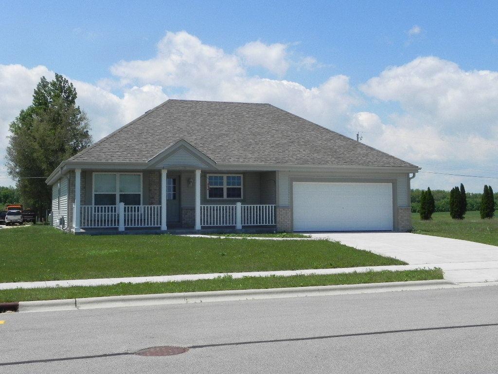 295 Log Cabin Ln, Belgium, WI 53004