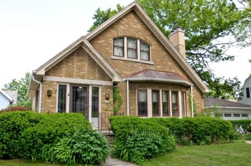 2120 N 70th St, Wauwatosa, WI 53213