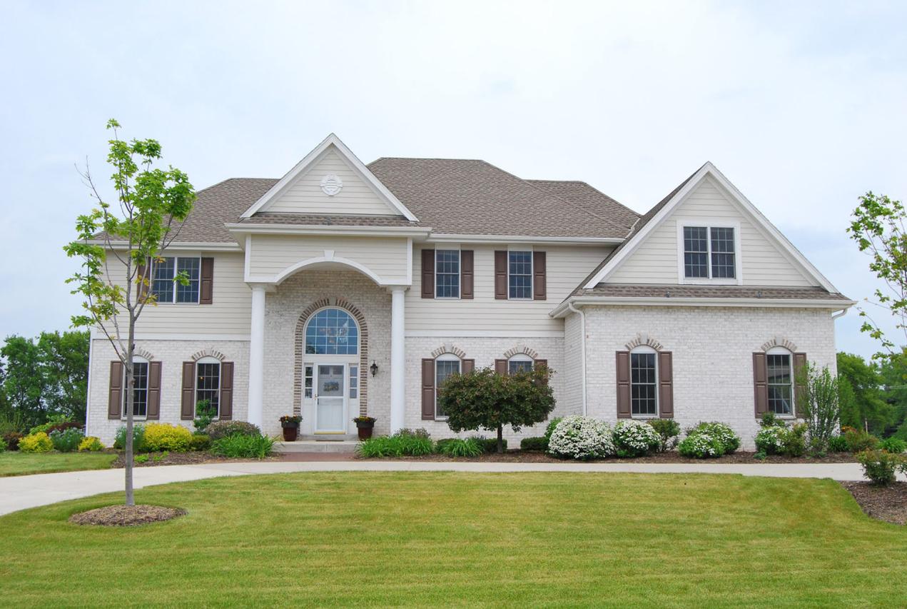 N55W21836 Taylors Woods Dr., Menomonee Falls, WI 53051