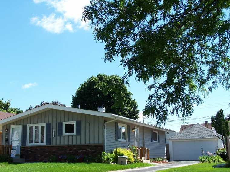 671 Midland Ave, West Bend, WI 53090