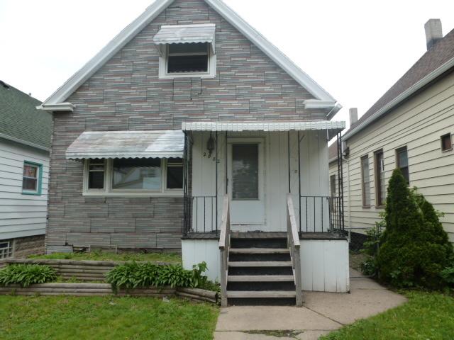 2682 S 9th St, Milwaukee, WI 53215