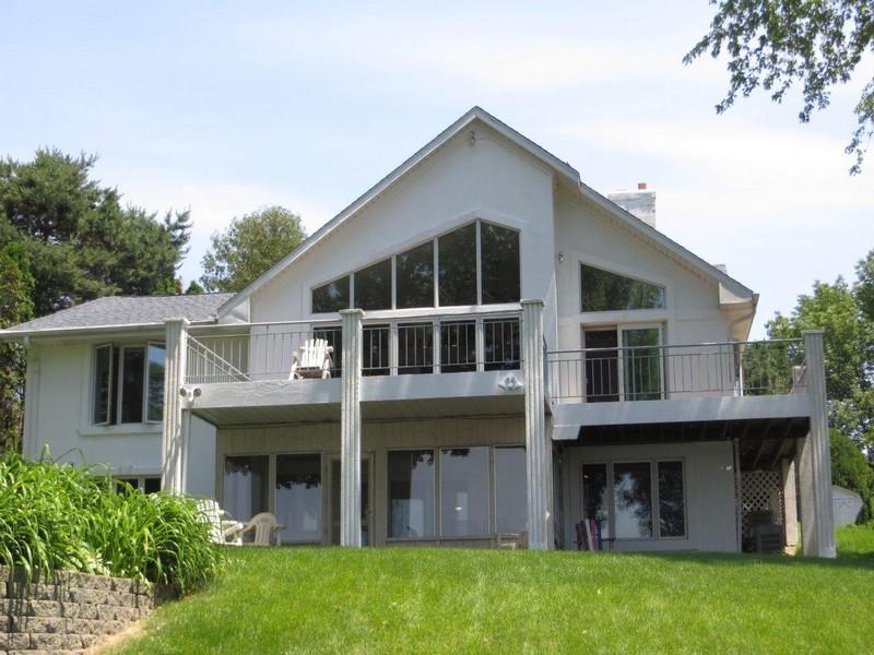 W343N6229 S Bayview Rd, Oconomowoc, WI 53066