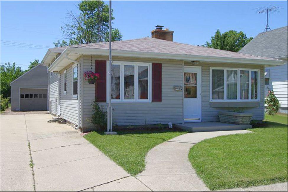 1932 Jay Eye See Ave, Racine, WI 53403