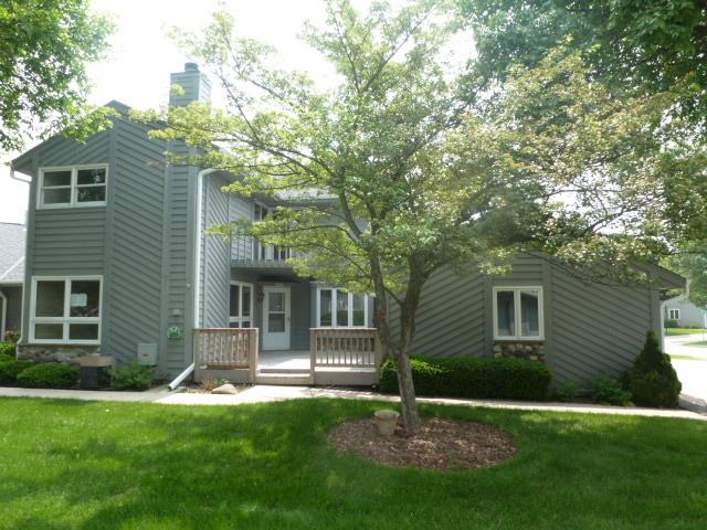 15678 W Brook Dr, New Berlin, WI 53151