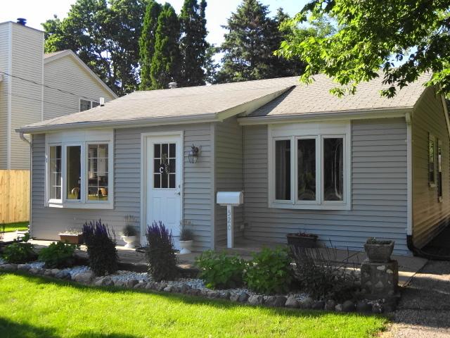 520 W Lincoln St, Oconomowoc, WI 53066