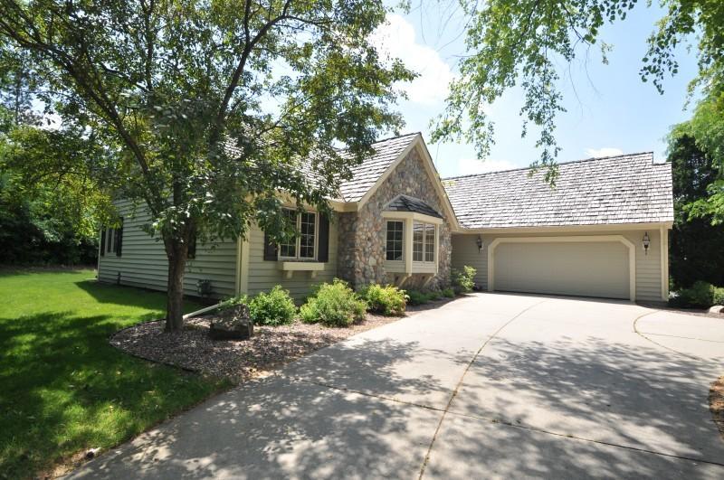 14925 Clare-bridge Ln, Brookfield, WI 53005