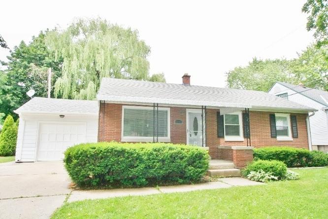 11122 W Hope Ave, Wauwatosa, WI 53222