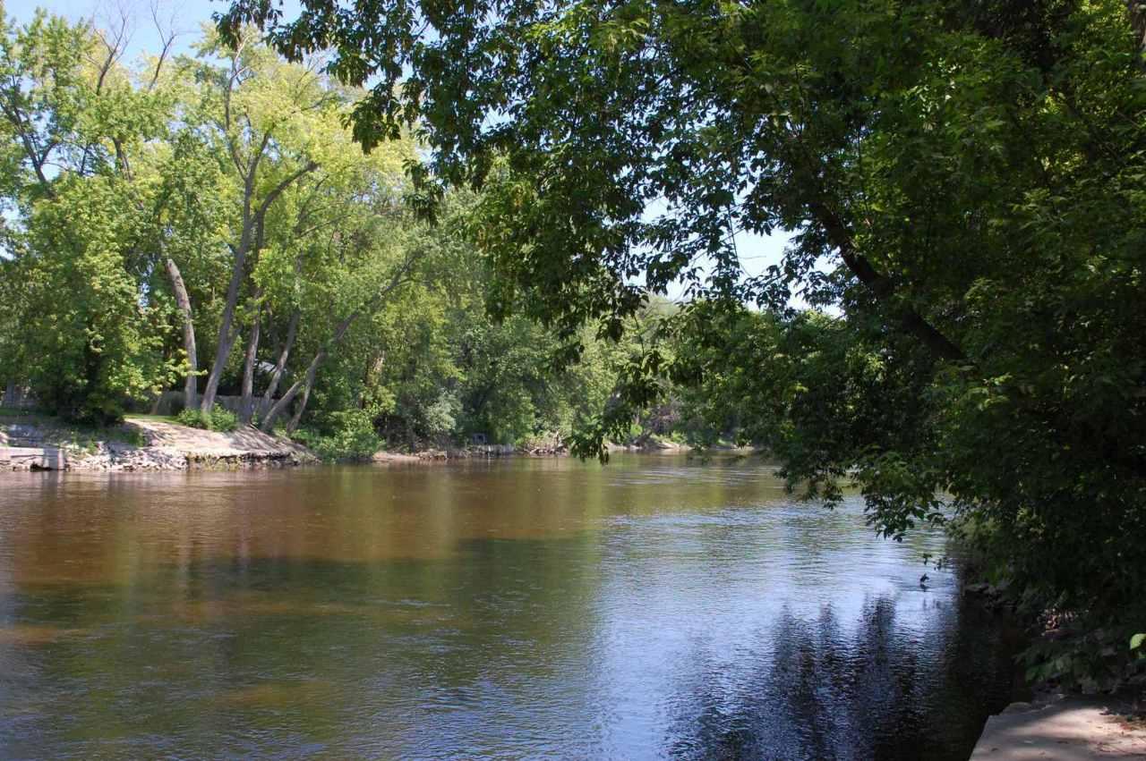 730 W Riverview Dr., Glendale, WI 53209