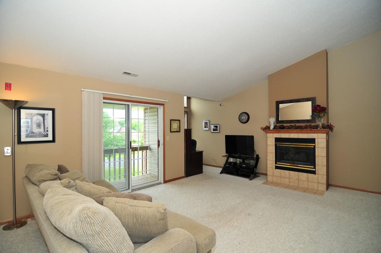 2291 S Calhoun Rd. #Unit 4, New Berlin, WI 53151