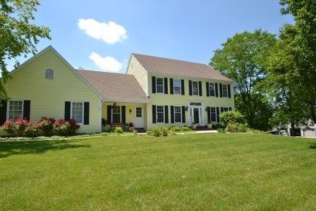 N16W30100 Timberbrook Ct, Delafield, WI 53072