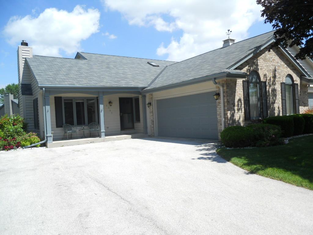 5395 Somerset Ln, Greenfield, WI 53221