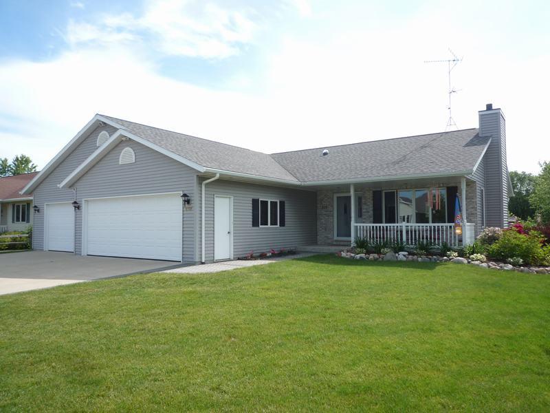 219 N 14th St, Oostburg, WI 53070
