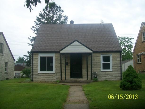 3745 S 13th St, Milwaukee, WI 53221