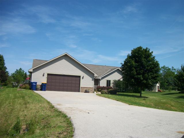 6834 Bellvue Ct, Newburg, WI 53090