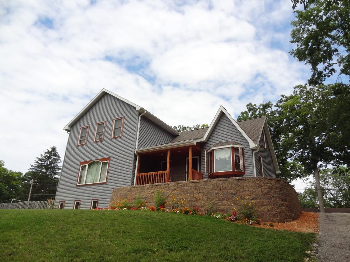 29934 Greenleaf Dr, Burlington, WI 53105