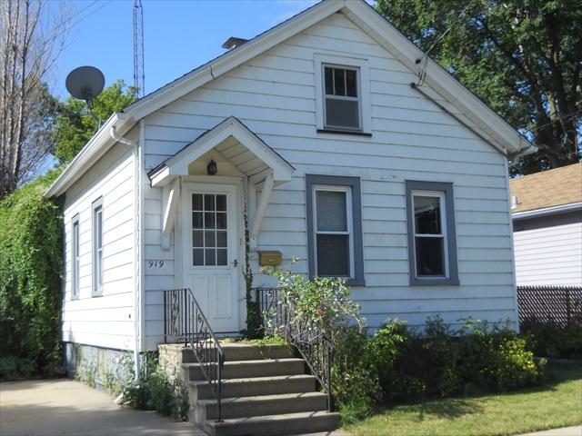 919 46th St, Kenosha, WI 53140