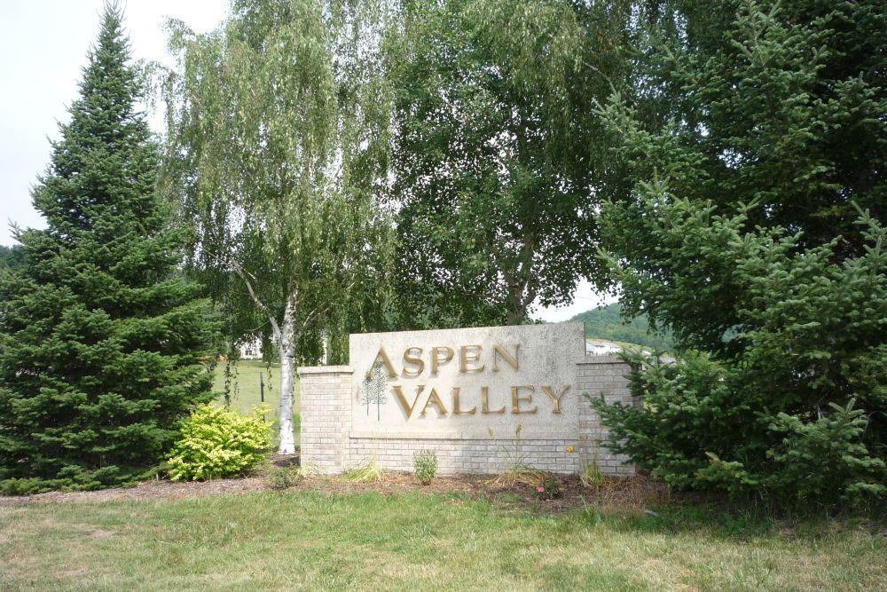 1122 Aspen Valley, Onalaska, WI 54650