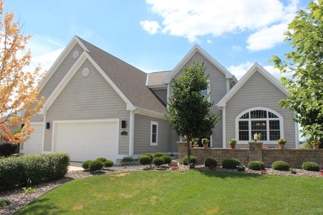 2704 Kettle Rdg, West Bend, WI 53090