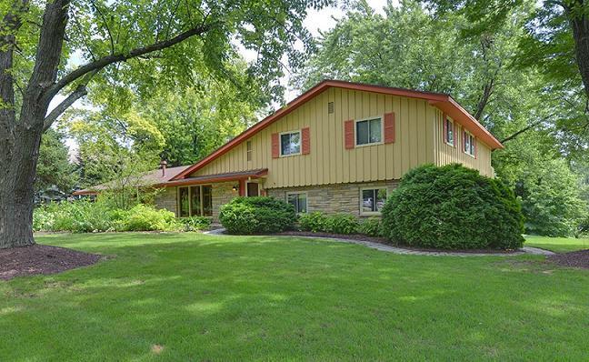 19365 Cromwell Ct, Brookfield, WI 53045