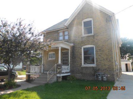 2044 Douglas Ave, Racine, WI 53402