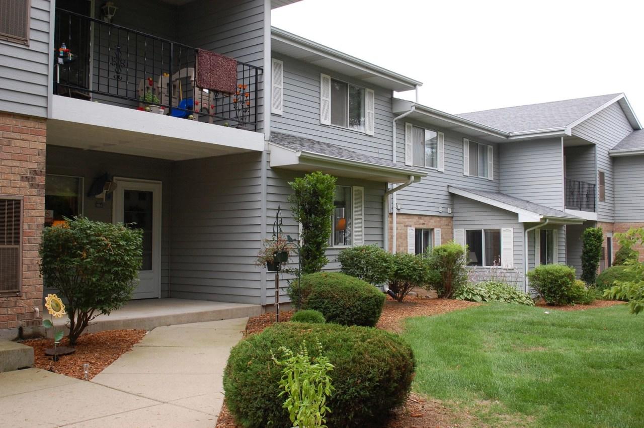 1309 N Sunnyslope Dr #104, Mount Pleasant, WI 53406