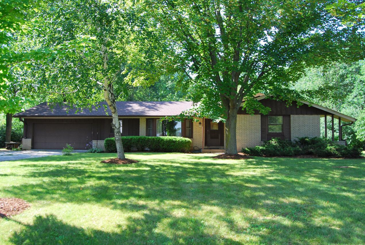 2111 W Rael Dr., Mequon, WI 53097