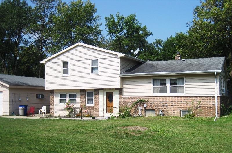 S79W18122 Tower Dr, Muskego, WI 53150