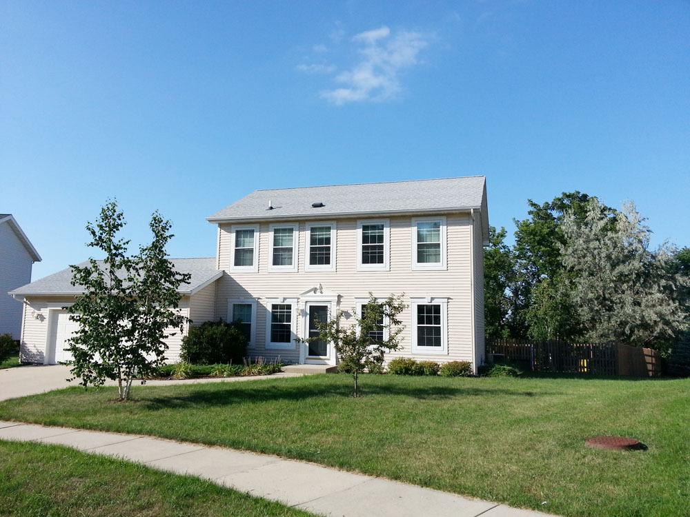 1405 Hillside Dr, Waukesha, WI 53186