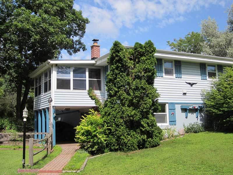 2015 Paradise Dr, Trenton, WI 53095