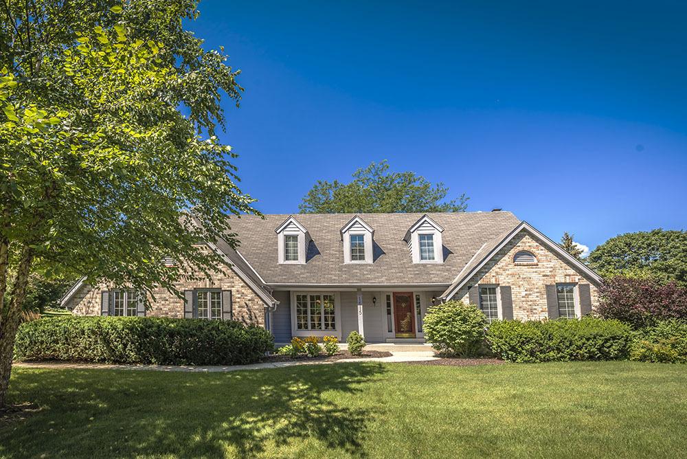 1615 Barrington Woods Dr, Brookfield, WI 53045