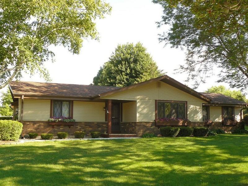 3001 E East View, Waukesha, WI 53188