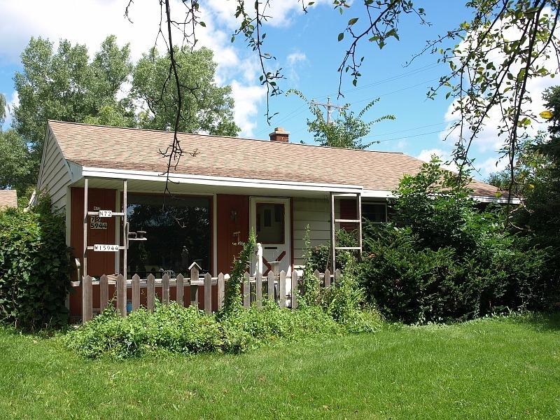 N72W15944 Good Hope Rd, Menomonee Falls, WI 53051