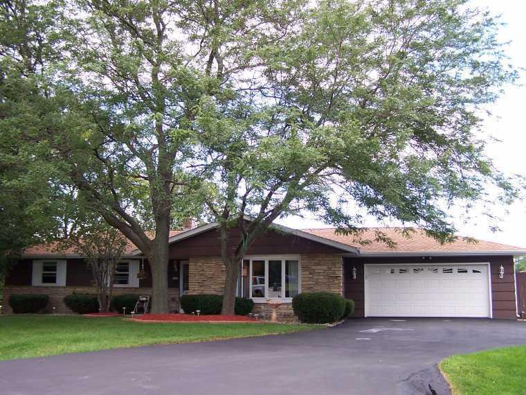 6078 Kueffner Ct, Addison, WI 53095