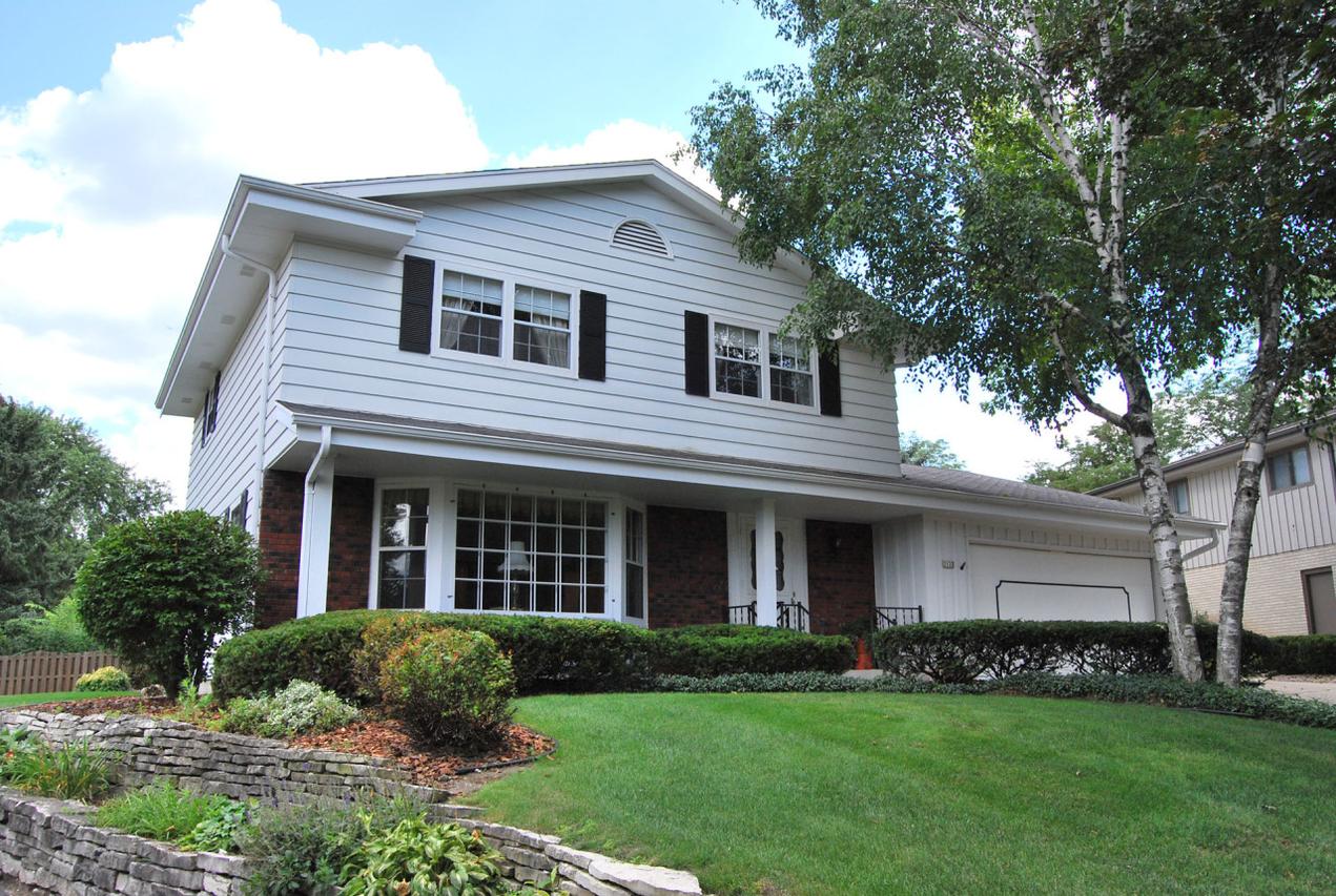 2123 Grayfox Ct, Waukesha, WI 53188