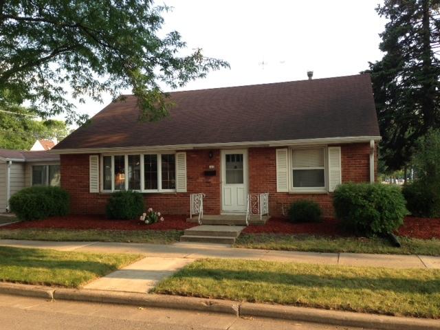 301 E Chateau Pl, Whitefish Bay, WI 53217