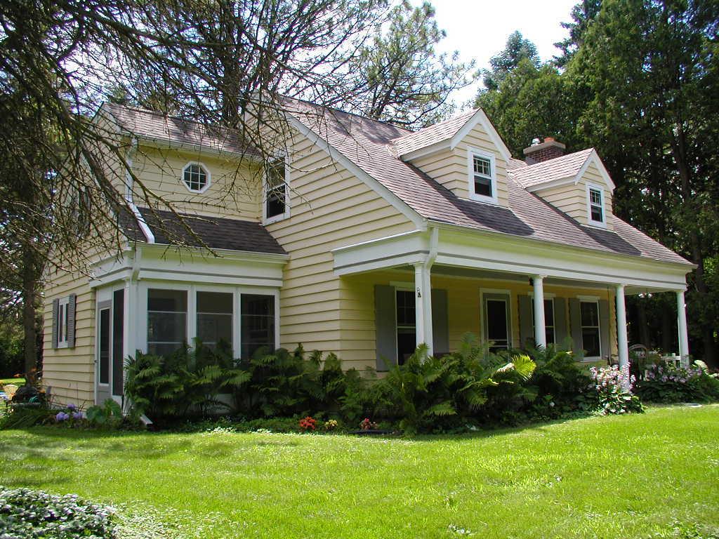 4927 W Elmdale Rd, Mequon, WI 53092