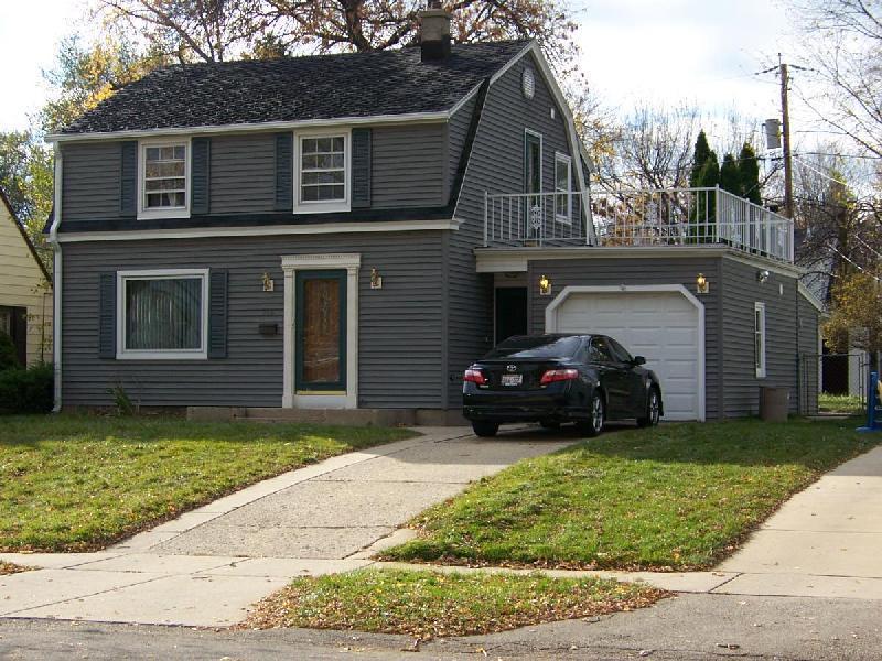 3661 S 46th St, Greenfield, WI 53220