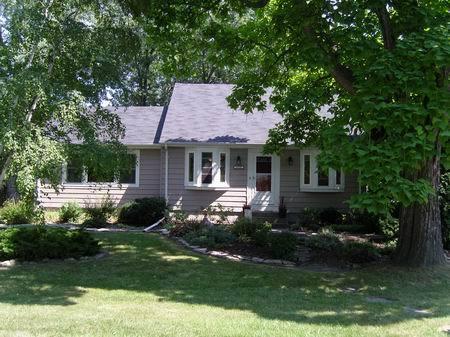 4420 N 106th St., Wauwatosa, WI 53225