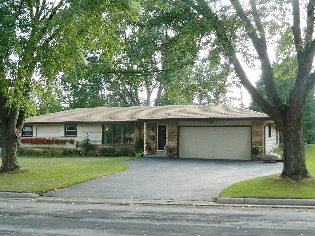 W182N8951 Princeway -, Menomonee Falls, WI 53051