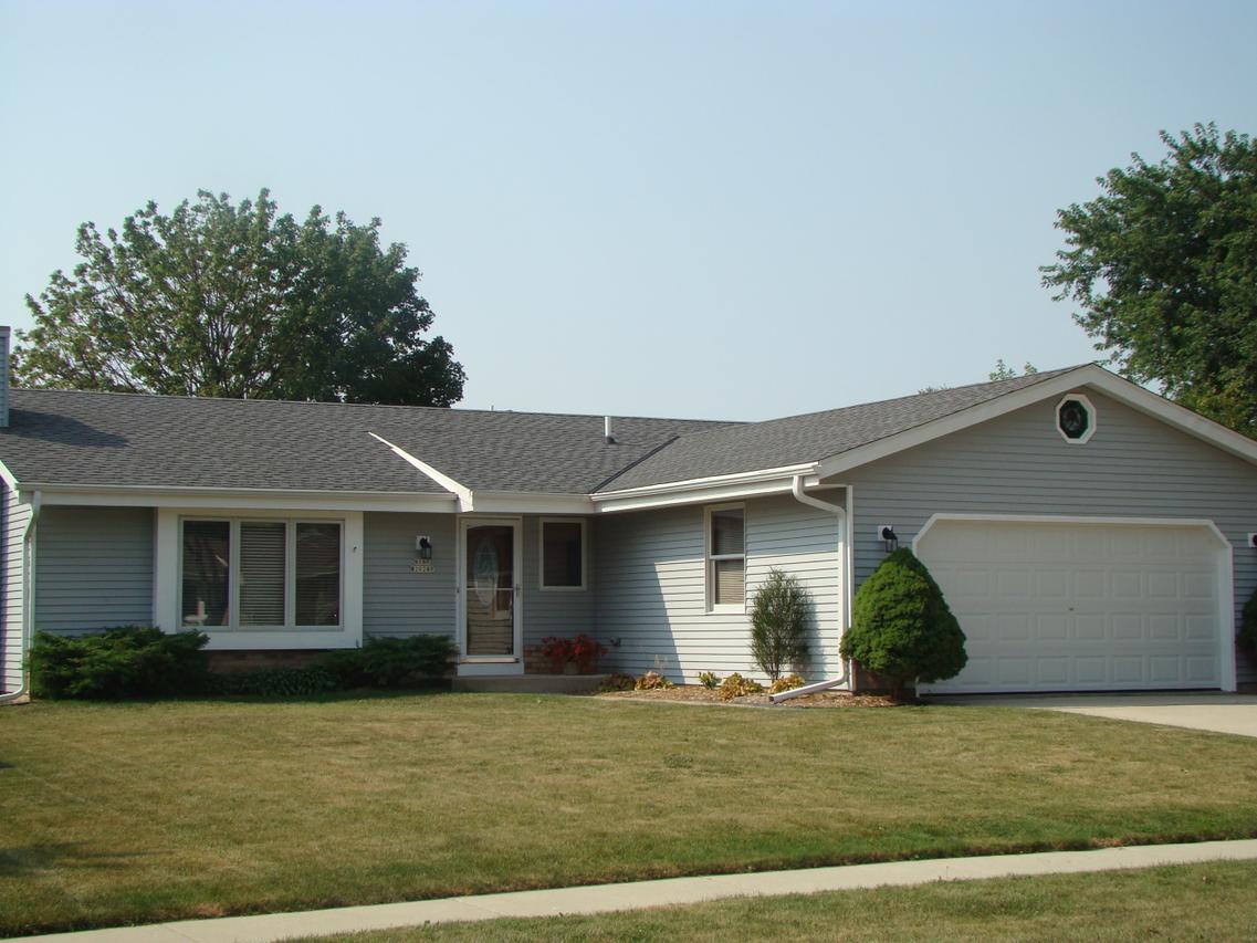 N169W20249 Chateau Dr, Jackson, WI 53037
