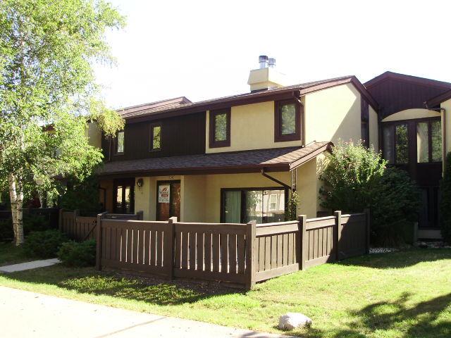 5264 Somerset Ln #105, Greenfield, WI 53221