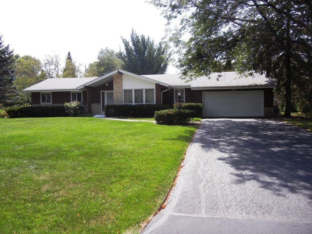 17495 Sierra Ln, Brookfield, WI 53045