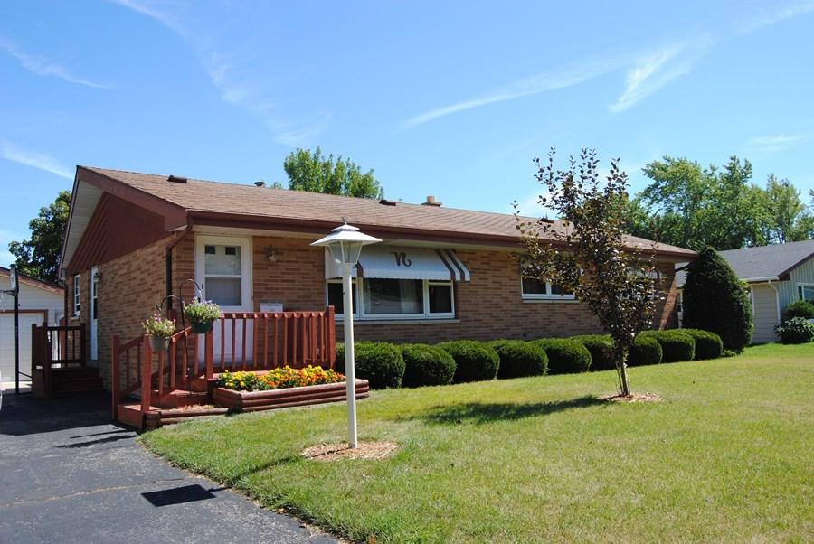 609 N Jackson St, Elkhorn, WI 53121