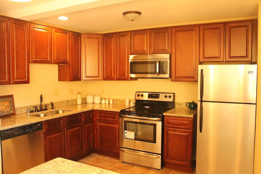 5270 Somerset Ln, Greenfield, WI 53221