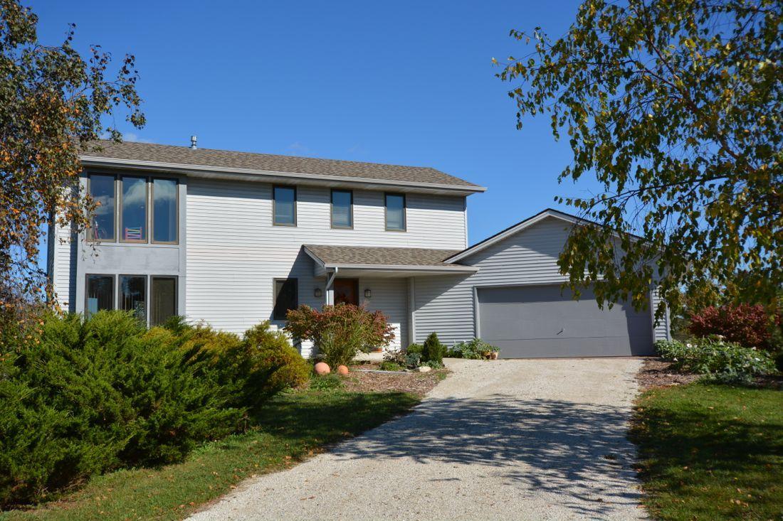 S105W37302 Estates Dr, Eagle, WI 53119
