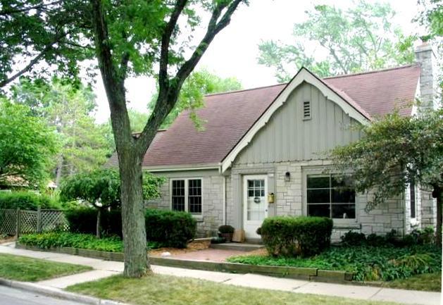 801 E Chateau Pl, Whitefish Bay, WI 53217