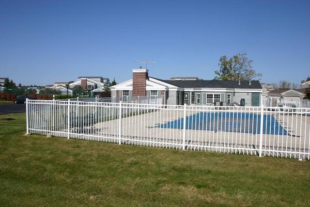 N17W26851 E Fieldhack Dr #H, Pewaukee, WI 53072