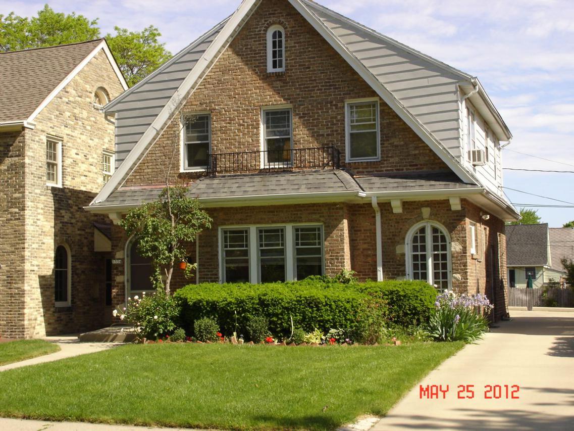 1554 E Hampton Dr., Whitefish Bay, WI 53217