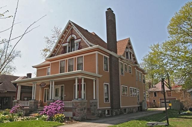 130 S 4th St, Whitewater, WI 53190